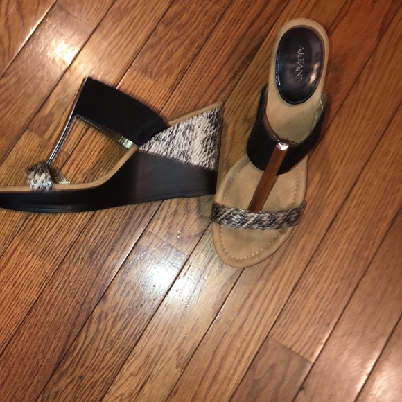 Alfani wedge - Picture 2 of 5